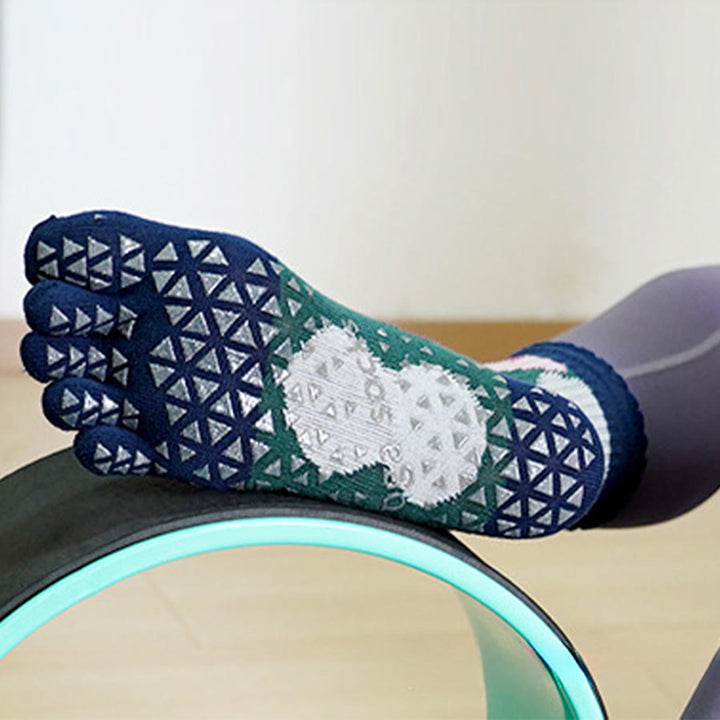 Chaussettes de yoga Olivenorma pour femmes, haute élasticité, tige mi-haute, antidérapantes, à picots en silicone, pour un confort optimal toute la journée, idéales pour la salle de sport en intérieur. - image 2