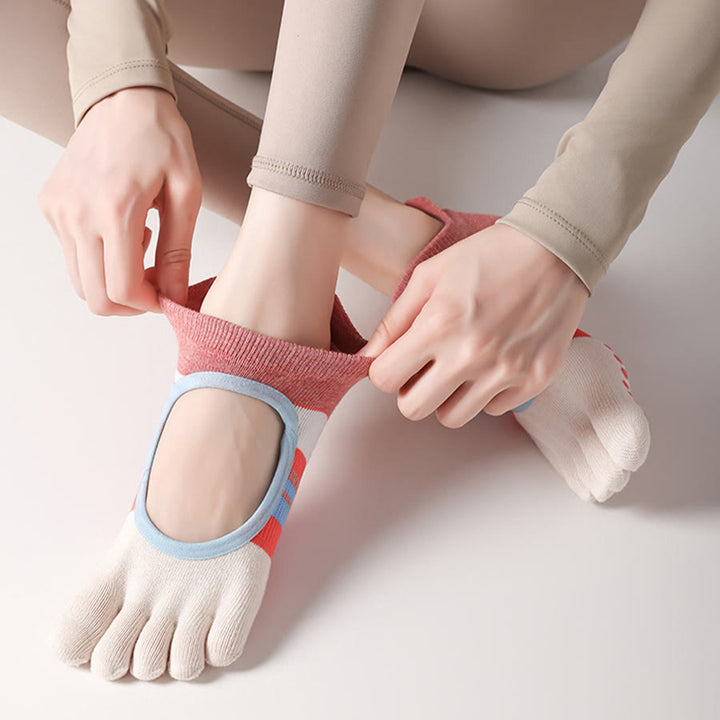 Chaussettes de yoga Olivenorma pour femmes, antidérapantes, silencieuses et respirantes, avec semelles en silicone antidérapantes pour une posture stable et un soulagement de la pression. Idéales pour l'entraînement et le yoga. - image 3