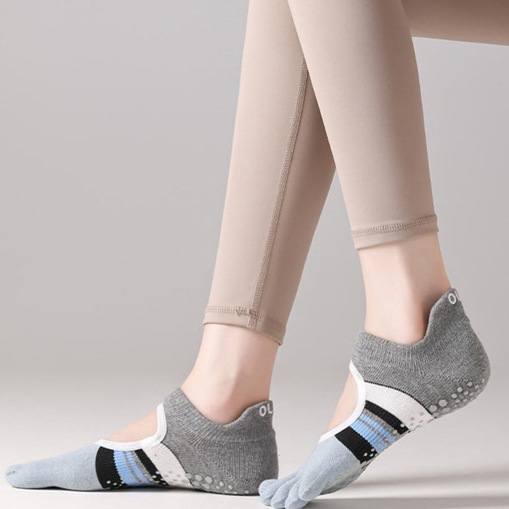Chaussettes de yoga Olivenorma pour femmes, antidérapantes, silencieuses et respirantes, avec semelles en silicone antidérapantes pour une posture stable et un soulagement de la pression. Idéales pour l'entraînement et le yoga. - image 7