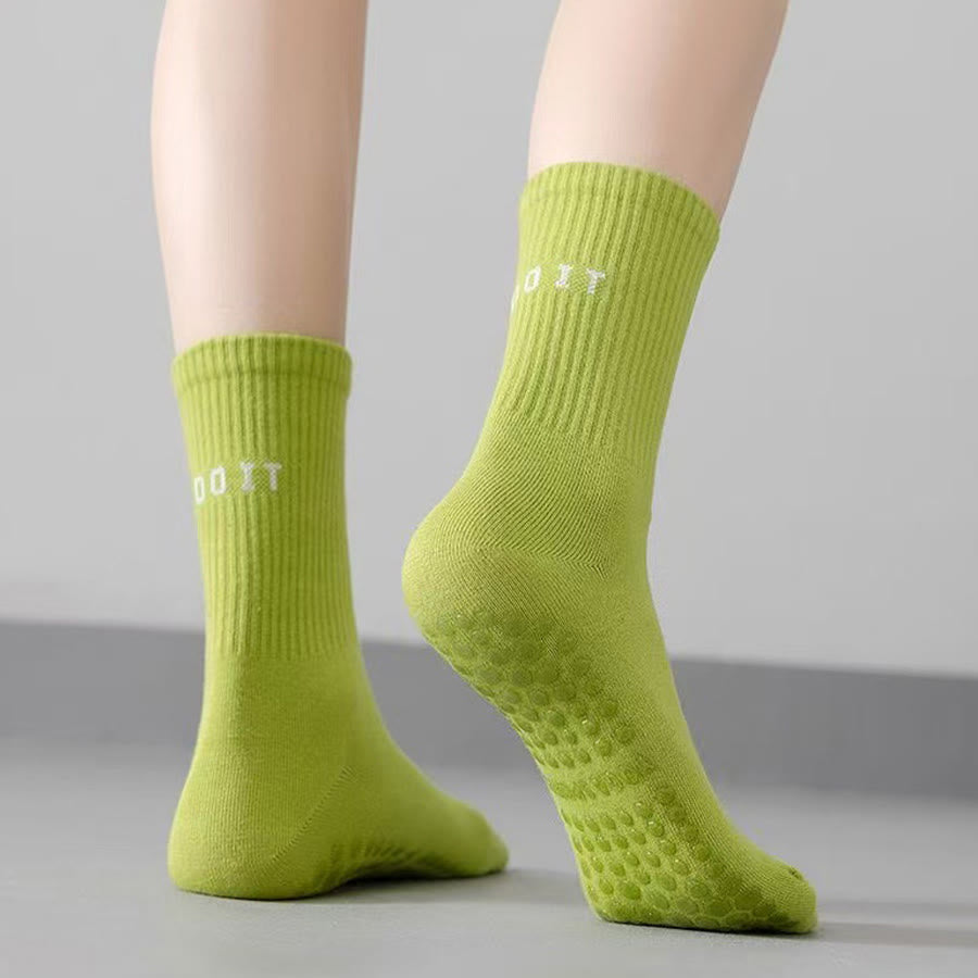 Chaussettes de yoga Olivenorma mi-hautes en maille élastique, couvrantes et antidérapantes, avec soutien de l'équilibre en silicone, pour femmes, idéales pour le sport et les activités variées. - image 17