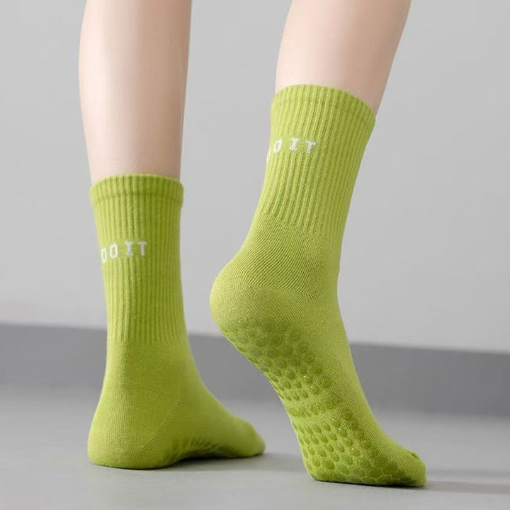 Chaussettes de yoga Olivenorma mi-hautes en maille élastique, couvrantes et antidérapantes, avec soutien de l'équilibre en silicone, pour femmes, idéales pour le sport et les activités variées. - image 17