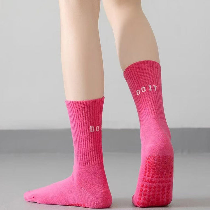 Chaussettes de yoga Olivenorma mi-hautes en maille élastique, couvrantes et antidérapantes, avec soutien de l'équilibre en silicone, pour femmes, idéales pour le sport et les activités variées. - image 12