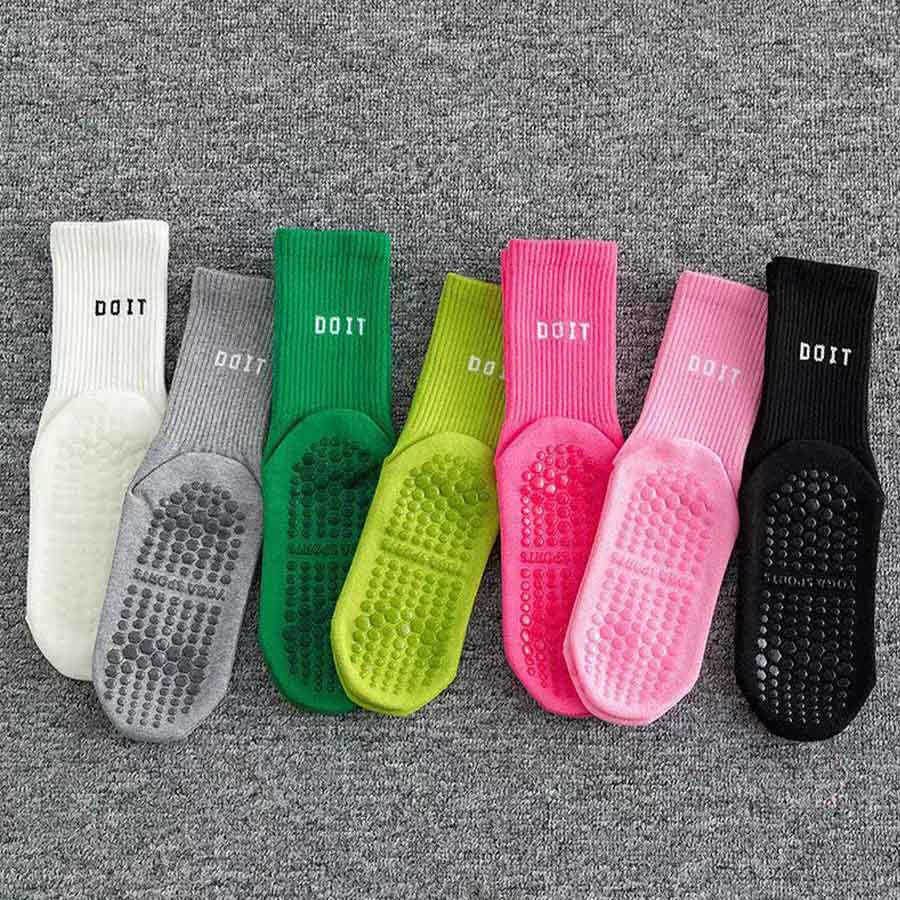 Chaussettes de yoga Olivenorma mi-hautes en maille élastique, couvrantes et antidérapantes, avec soutien de l'équilibre en silicone, pour femmes, idéales pour le sport et les activités variées. - image 0