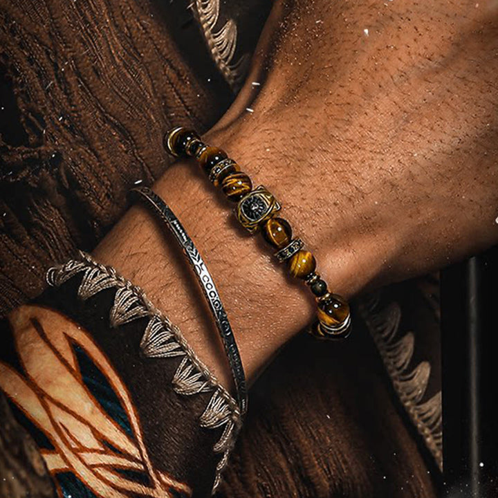 Bracelet Olivenorma en œil de tigre et obsidienne dorée avec symbole solaire gravé - image 3