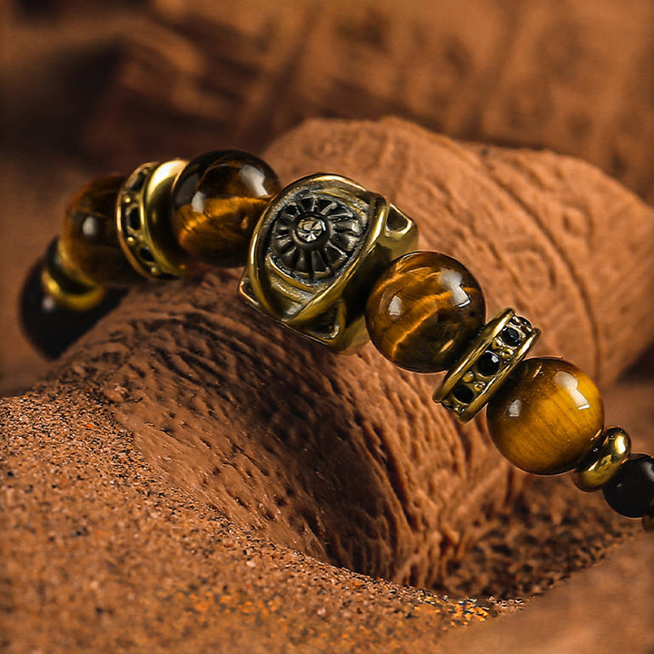 Bracelet Olivenorma en œil de tigre et obsidienne dorée avec symbole solaire gravé - image 2