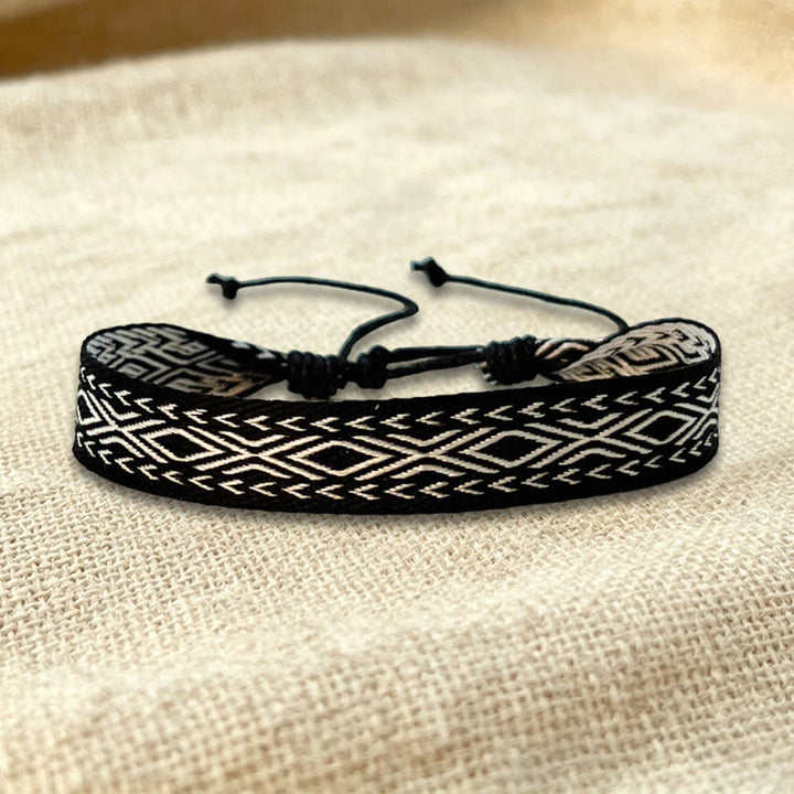Bracelet d'amitié tressé ajustable Olivenorma à motif tribal multicolore - Tribal noir et blanc - image 17