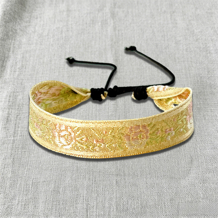 Bracelet ethnique tressé à la main Olivenorma à motif tribal orné - Beige floral - image 10