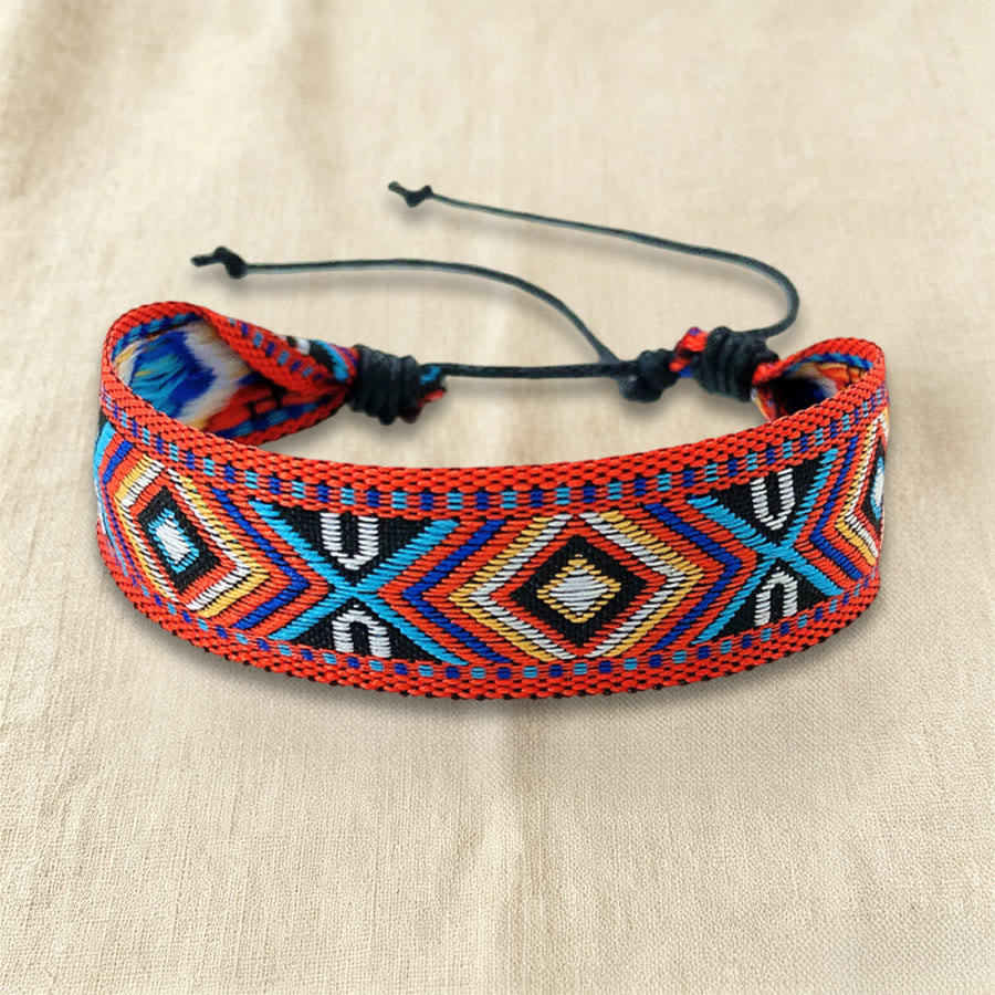 Bracelet tressé Olivenorma à motif ethnique géométrique tribal, ajustable et noué, idéal au quotidien et pour les fêtes. - Diamant Corail - image 2