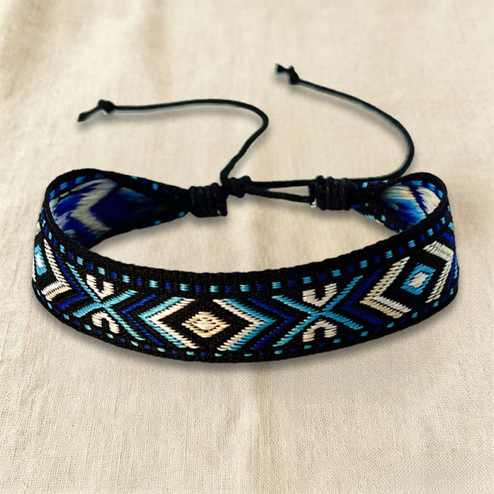 Bracelet tressé Olivenorma à motif ethnique géométrique tribal, ajustable et noué, idéal au quotidien et pour les fêtes. - Treillis Noir - image 7