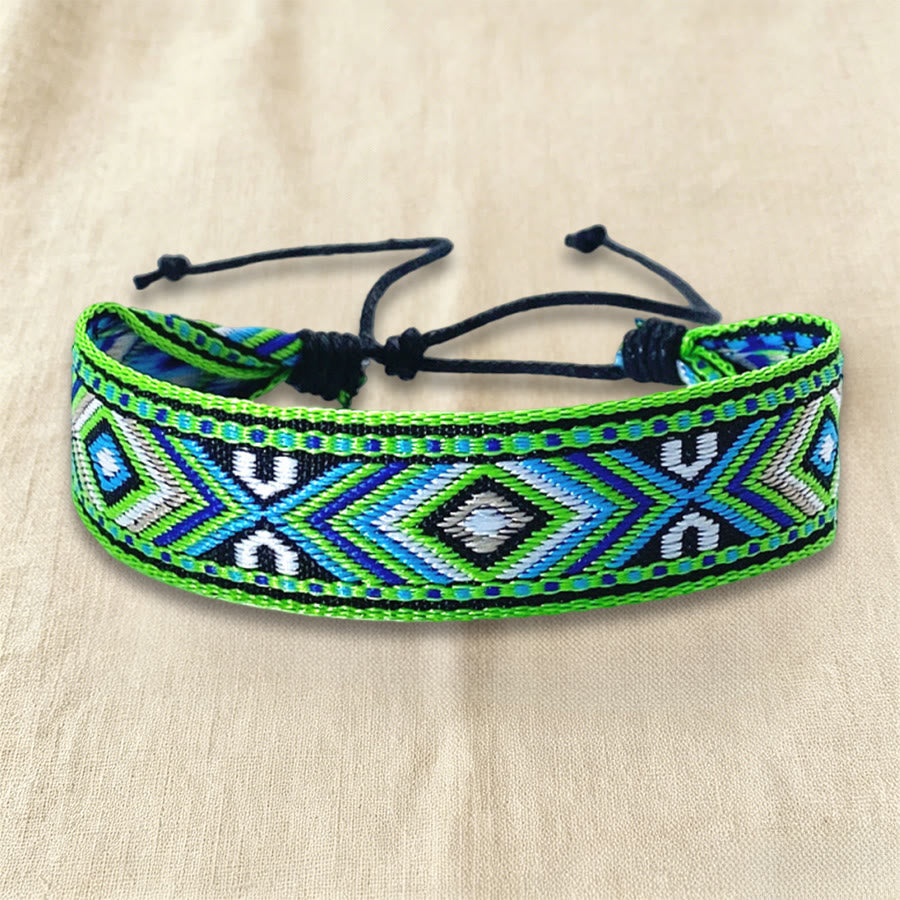 Bracelet tressé Olivenorma à motif ethnique géométrique tribal, ajustable et noué, idéal au quotidien et pour les fêtes. - Citron vert tribal - image 15
