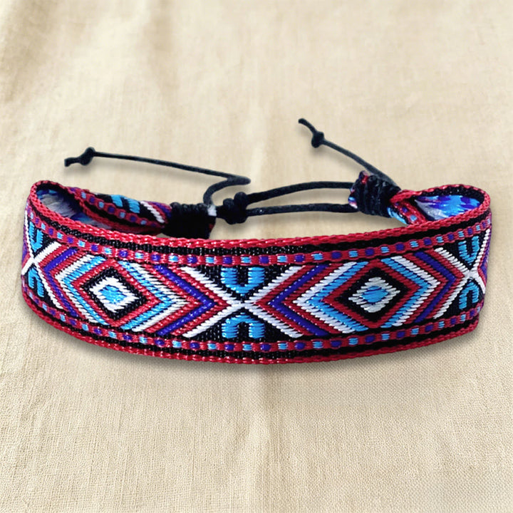 Bracelet tressé Olivenorma à motif ethnique géométrique tribal, ajustable et noué, idéal au quotidien et pour les fêtes. - Motif écarlate - image 24