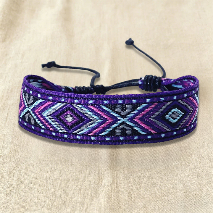 Bracelet tressé Olivenorma à motif ethnique géométrique tribal, ajustable et noué, idéal au quotidien et pour les fêtes. - Violet aztèque - image 6
