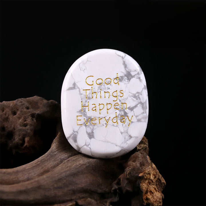 Pierre de poche apaisante gravée Olivenorma « De bonnes choses arrivent chaque jour » - Howlite - Support d'airbag et pierre précieuse - image 17