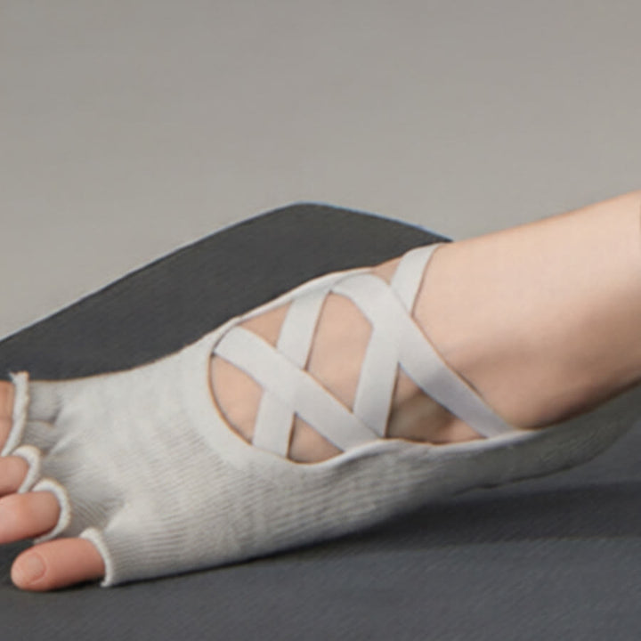 Chaussettes de yoga Olivenorma antidérapantes à brides croisées pour femmes, idéales pour le yoga, le pilates et le barre. - image 5