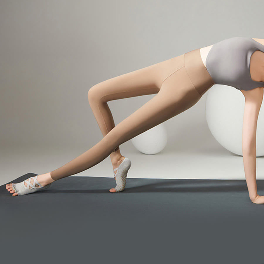 Chaussettes de yoga Olivenorma antidérapantes à brides croisées pour femmes, idéales pour le yoga, le pilates et le barre. - image 4