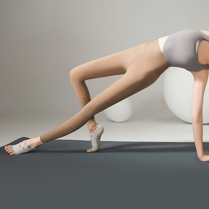 Chaussettes de yoga Olivenorma antidérapantes à brides croisées pour femmes, idéales pour le yoga, le pilates et le barre. - image 4