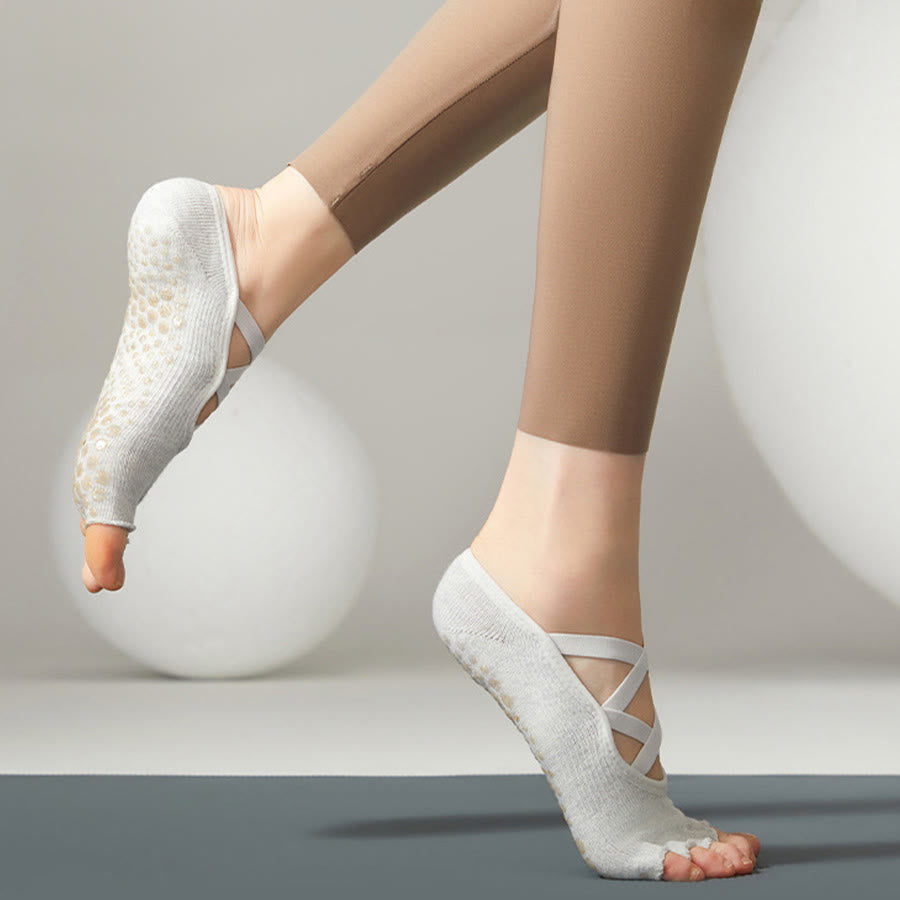 Chaussettes de yoga Olivenorma antidérapantes à brides croisées pour femmes, idéales pour le yoga, le pilates et le barre. - image 3