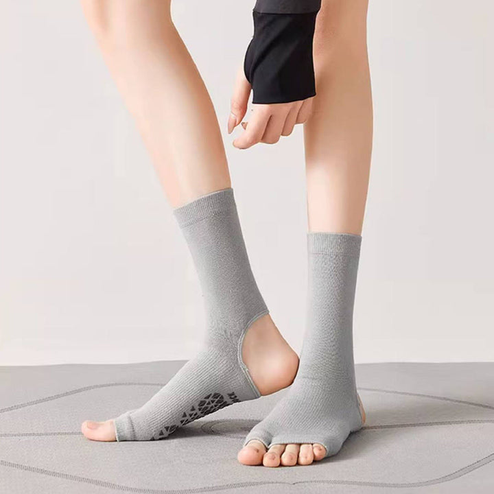Chaussettes de yoga Olivenorma respirantes mi-mollet antidérapantes avec orteils et talon ouverts pour femmes - image 10