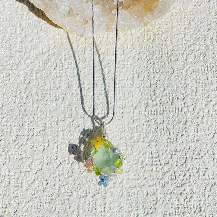 Collier pendentif Olivenorma en pierre naturelle avec fleurs émaillées et péridot - image 10