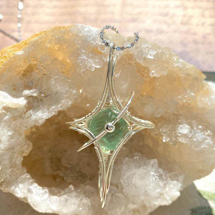 Collier Olivenorma à thème céleste en améthyste et aigue-marine, pierres naturelles enroulées de fil. - Quartz vert et planète - image 10