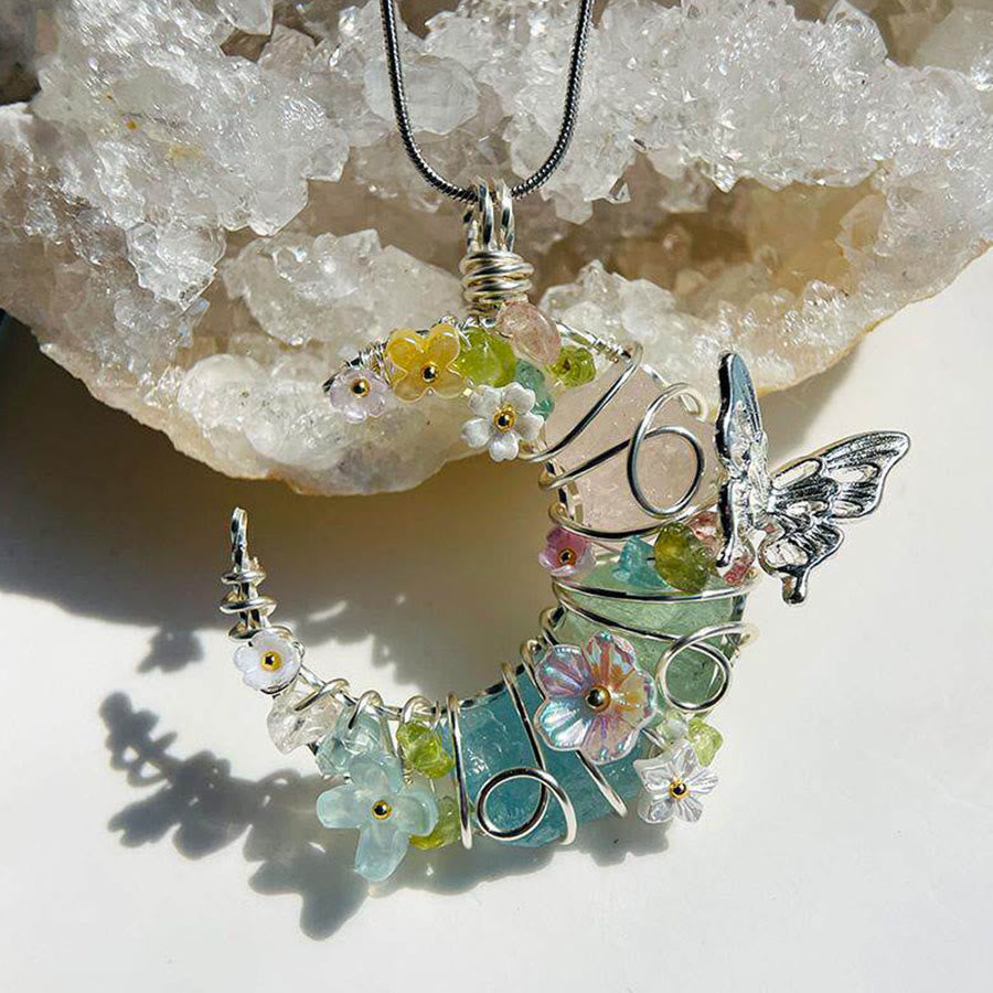Collier Olivenorma fait main en fil de fer, en quartz rose et aigue-marine, avec motif papillon et croissant de lune. - image 3