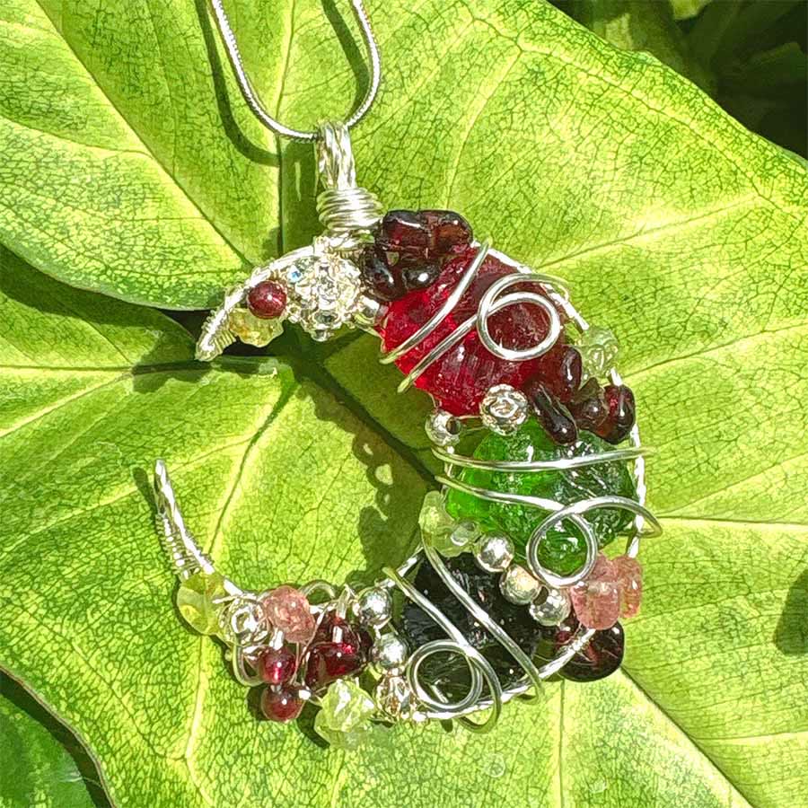 Collier Olivenorma fantaisie en obsidienne et verre mélangé en forme de croissant de lune, monté sur fil métallique - image 2