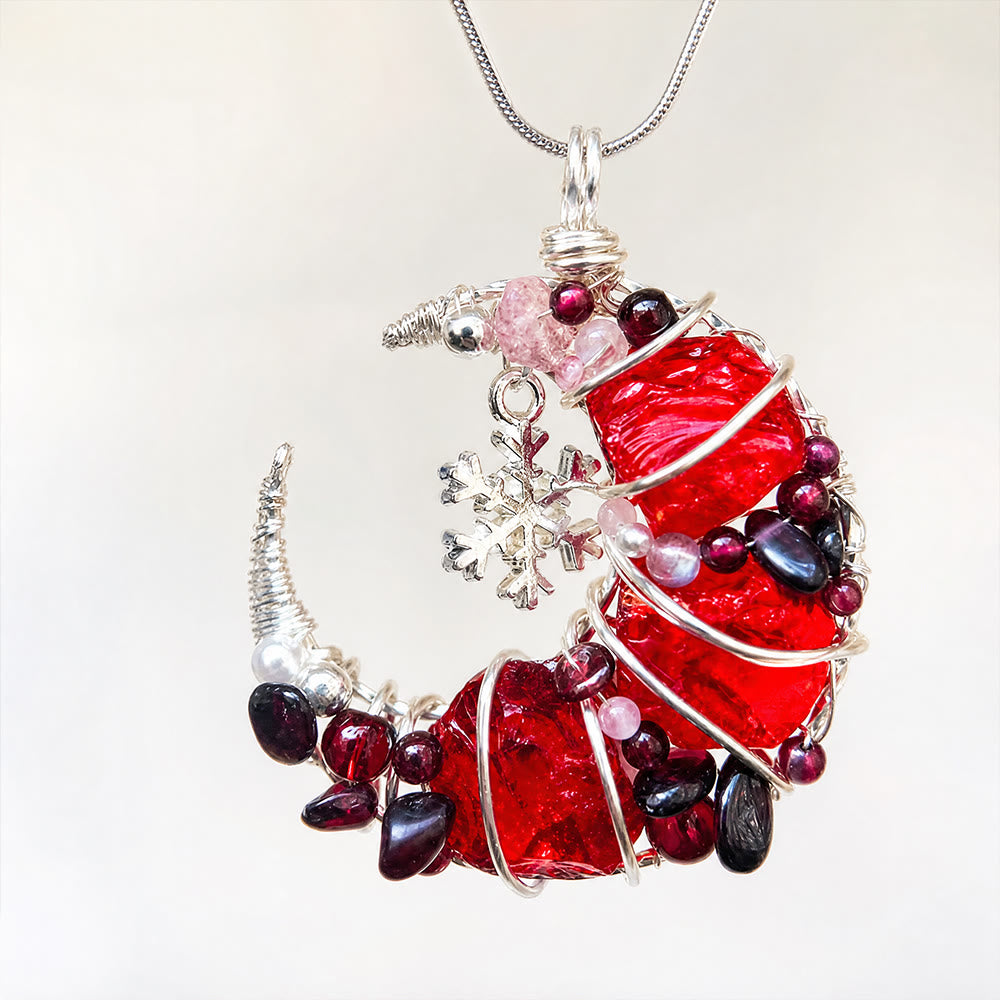 Collier Olivenorma fait main en fil de fer, orné de grenat et de verre rouge, en forme de croissant de lune. - Flocon de neige en verre rouge - image 0