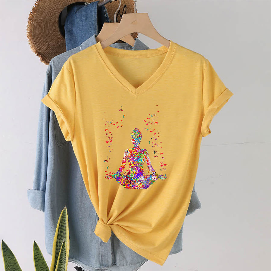 T-shirt Olivenorma à col en V avec silhouette de méditation aquarelle - Jaune - 2XL - image 30