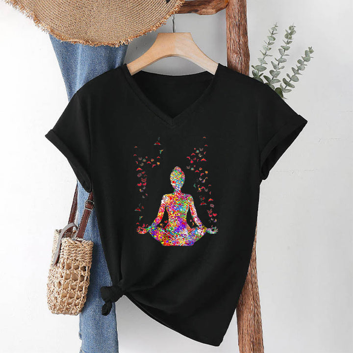T-shirt Olivenorma à col en V avec silhouette de méditation aquarelle - Noir - 2XL - image 12