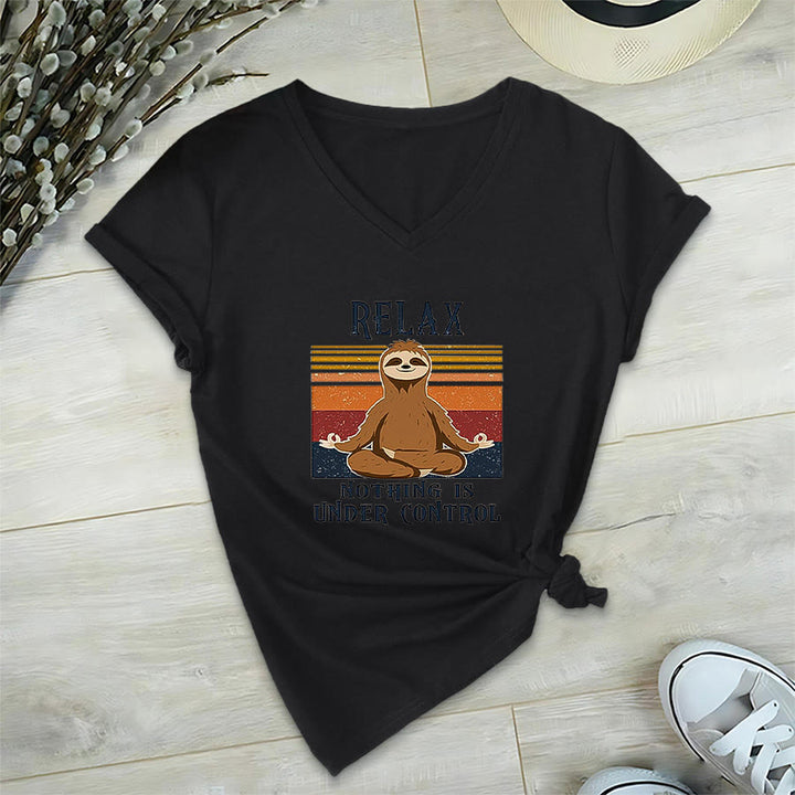 T-shirt à col en V imprimé Olivenorma Paresseux en méditation « Détendez-vous, rien n'est sous contrôle » - Noir - 2XL - image 12