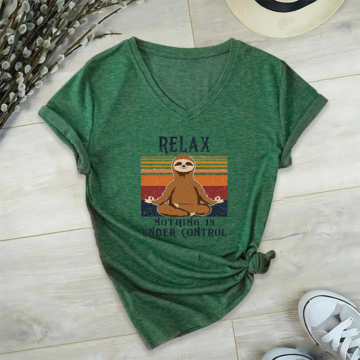 T-shirt à col en V imprimé Olivenorma Paresseux en méditation « Détendez-vous, rien n'est sous contrôle » - Vert foncé - 2XL - image 24