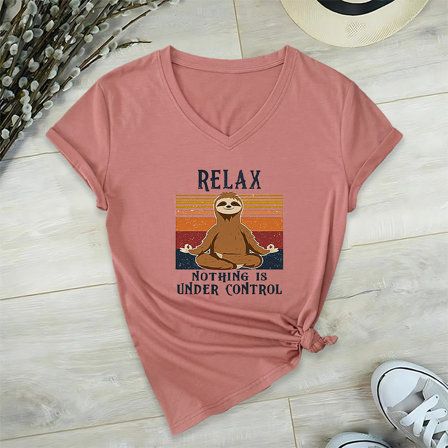 T-shirt à col en V imprimé Olivenorma Paresseux en méditation « Détendez-vous, rien n'est sous contrôle » - Rose - 2XL - image 6
