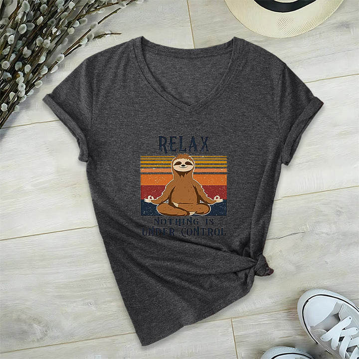 T-shirt à col en V imprimé Olivenorma Paresseux en méditation « Détendez-vous, rien n'est sous contrôle » - Gris - 2XL - image 15