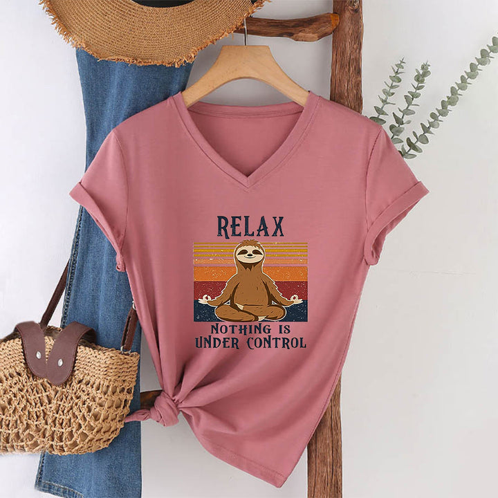 T-shirt à col en V imprimé Olivenorma Paresseux en méditation « Détendez-vous, rien n'est sous contrôle » - image 7