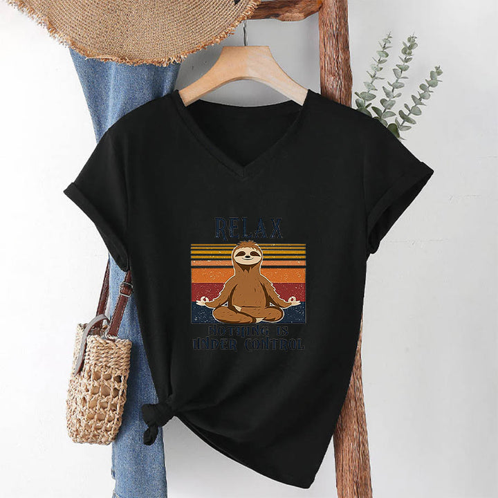 T-shirt à col en V imprimé Olivenorma Paresseux en méditation « Détendez-vous, rien n'est sous contrôle » - image 13