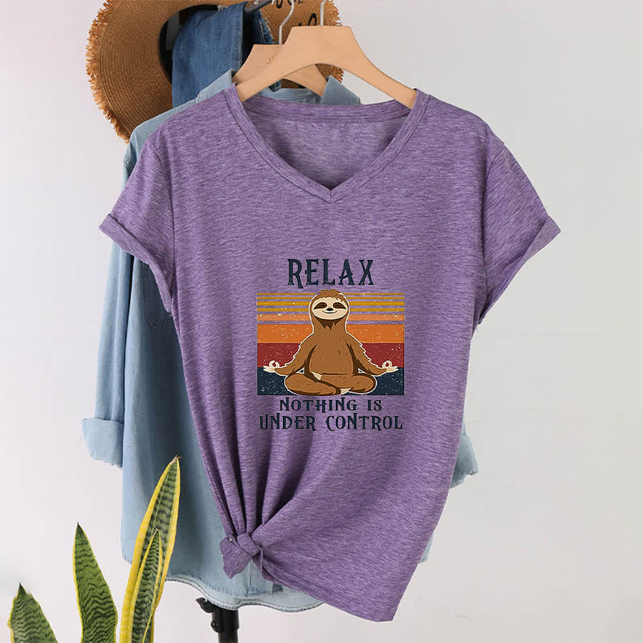T-shirt à col en V imprimé Olivenorma Paresseux en méditation « Détendez-vous, rien n'est sous contrôle » - image 37