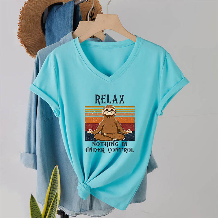 T-shirt à col en V imprimé Olivenorma Paresseux en méditation « Détendez-vous, rien n'est sous contrôle » - image 10