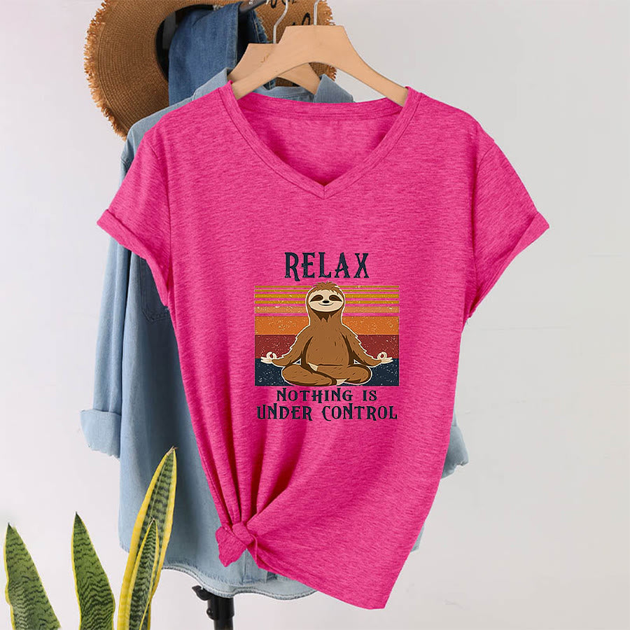 T-shirt à col en V imprimé Olivenorma Paresseux en méditation « Détendez-vous, rien n'est sous contrôle » - image 34