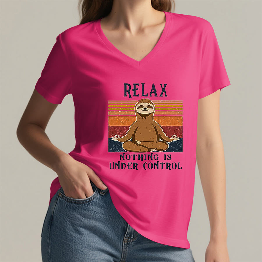 T-shirt à col en V imprimé Olivenorma Paresseux en méditation « Détendez-vous, rien n'est sous contrôle » - image 35