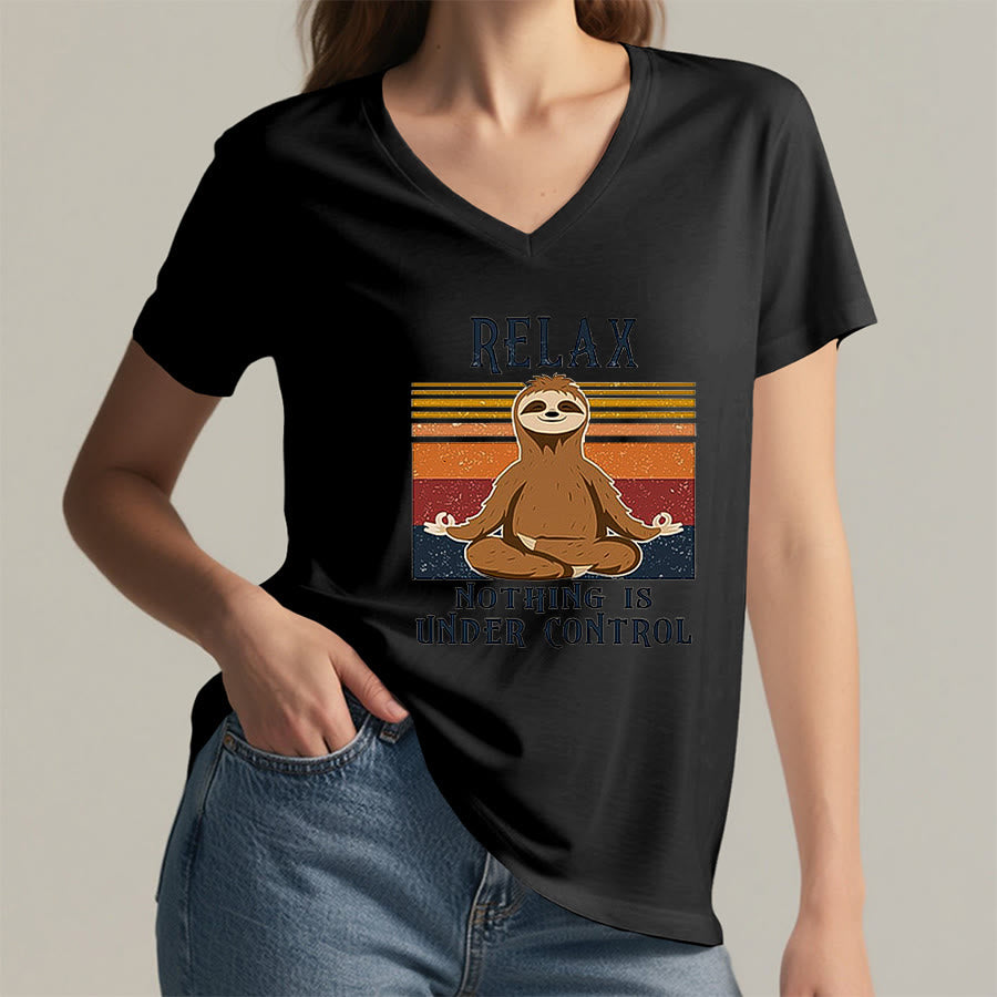 T-shirt à col en V imprimé Olivenorma Paresseux en méditation « Détendez-vous, rien n'est sous contrôle » - image 14