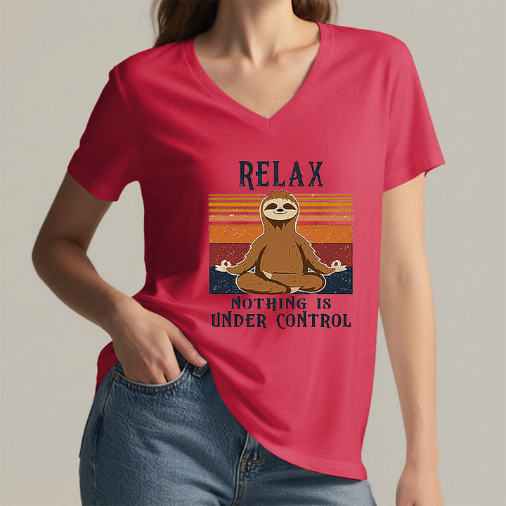 T-shirt à col en V imprimé Olivenorma Paresseux en méditation « Détendez-vous, rien n'est sous contrôle » - image 29