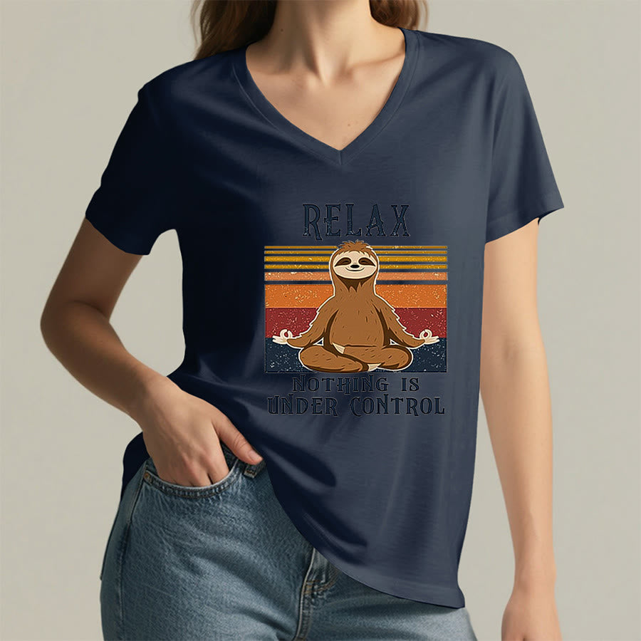 T-shirt à col en V imprimé Olivenorma Paresseux en méditation « Détendez-vous, rien n'est sous contrôle » - image 23