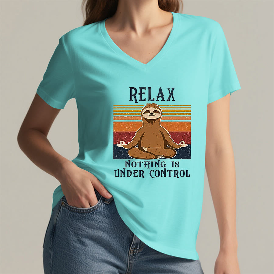 T-shirt à col en V imprimé Olivenorma Paresseux en méditation « Détendez-vous, rien n'est sous contrôle » - image 11