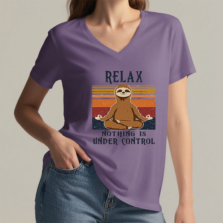 T-shirt à col en V imprimé Olivenorma Paresseux en méditation « Détendez-vous, rien n'est sous contrôle » - image 38
