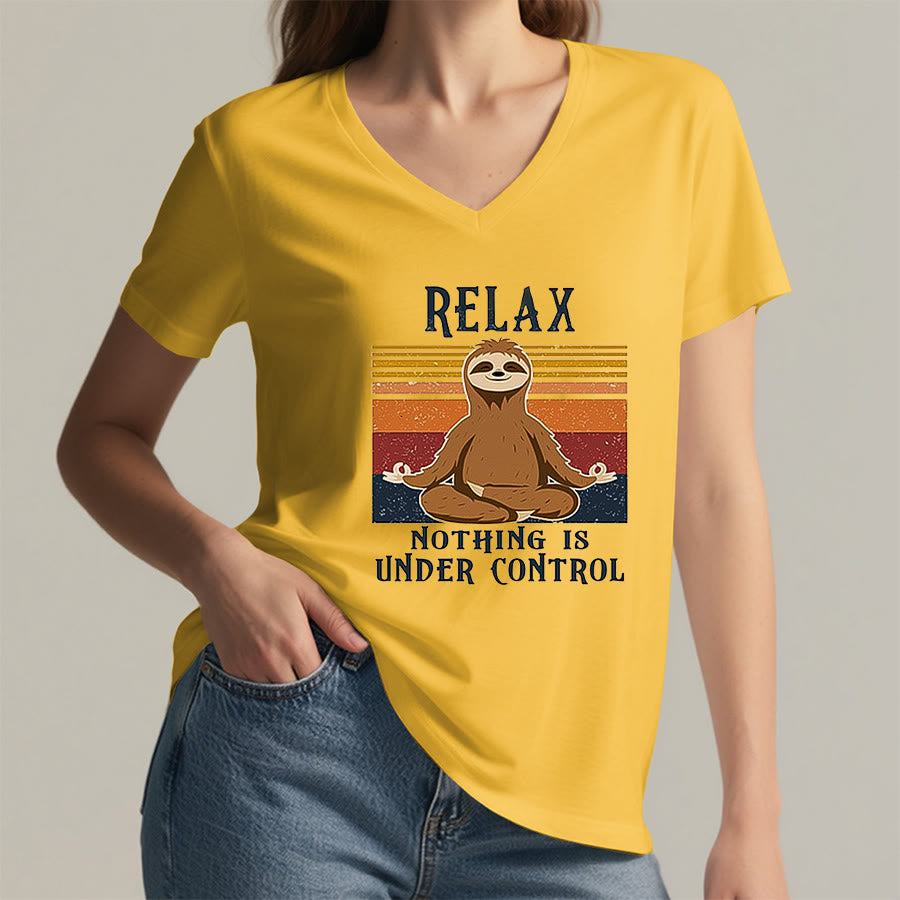 T-shirt à col en V imprimé Olivenorma Paresseux en méditation « Détendez-vous, rien n'est sous contrôle » - image 32