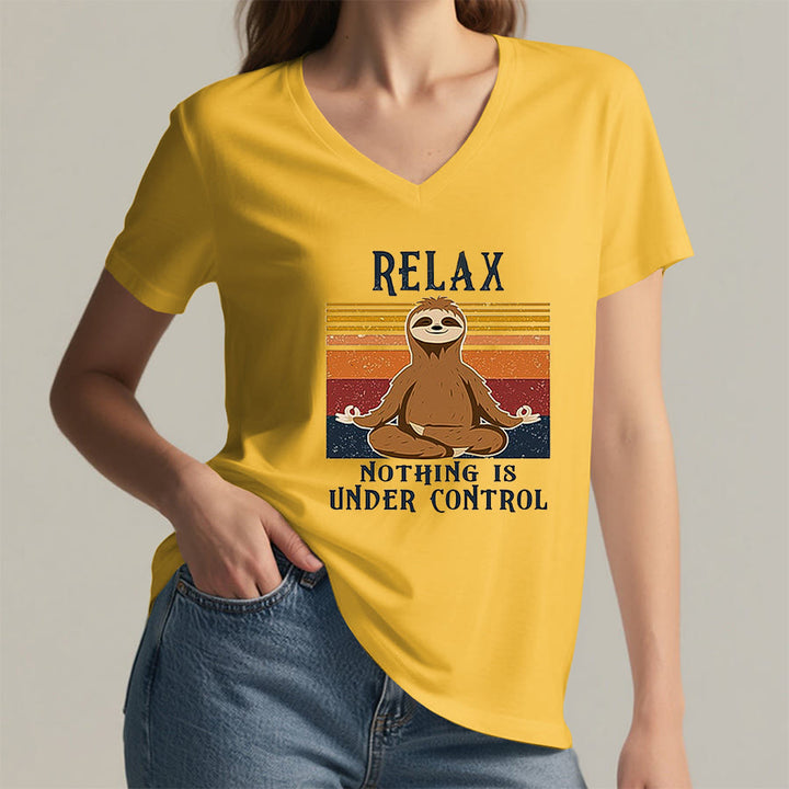T-shirt à col en V imprimé Olivenorma Paresseux en méditation « Détendez-vous, rien n'est sous contrôle » - image 32