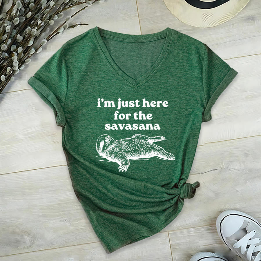 T-shirt à col en V Olivenorma avec citation humoristique sur le paresseux « Savasana » - Vert foncé - 2XL - image 0