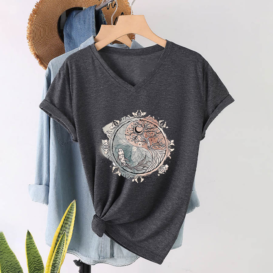T-shirt à col en V Olivenorma avec motif Yin Yang complexe représentant un arbre et des carpes koï - Gris - 2XL - image 15