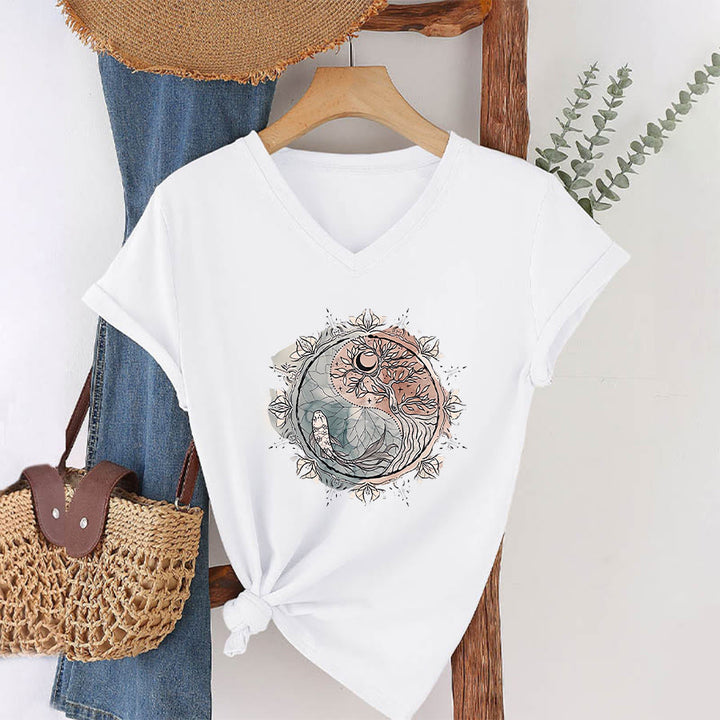 T-shirt à col en V Olivenorma avec motif Yin Yang complexe représentant un arbre et des carpes koï - Blanc - 2XL - image 0