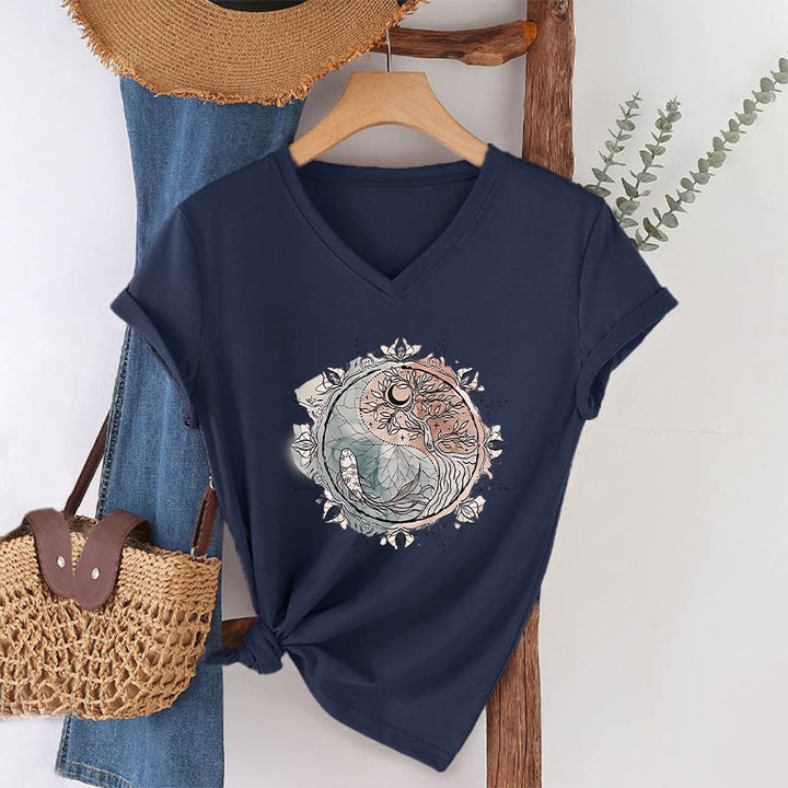 T-shirt à col en V Olivenorma avec motif Yin Yang complexe représentant un arbre et des carpes koï - Bleu marine - 2XL - image 18